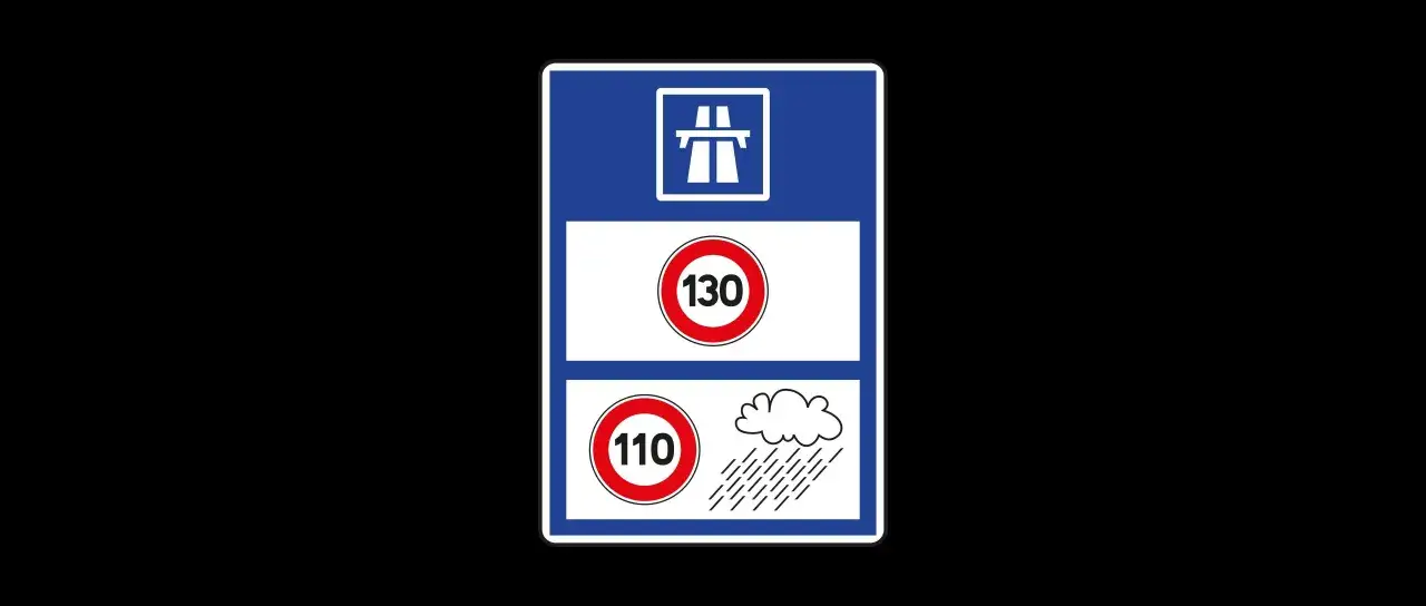 Panneau autoroute. Limitation de vitesse à 130 km/h par temps sec, et 110 km/h par temps de pluie.